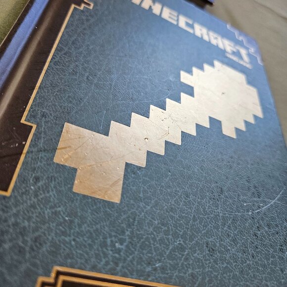 4 Minecraft Mojang Hardcover Books - Redstone, Combat, Beginner's & Construction - Picture 11 of 12